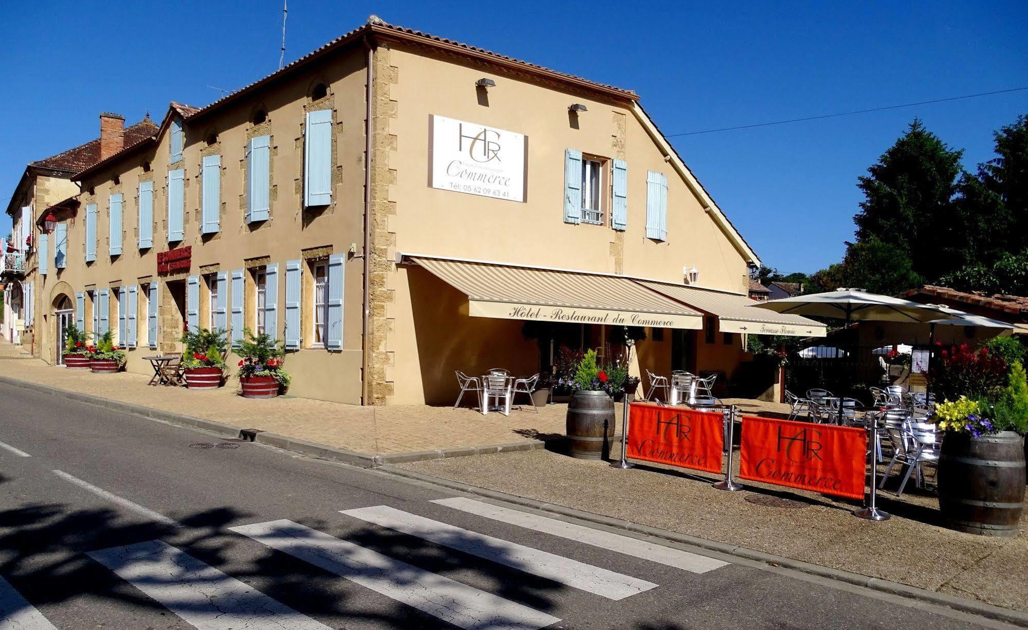 Hotel Restaurant Du Commerce Estang Exterior photo